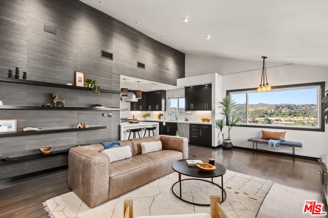 MLS #25562301 image #0