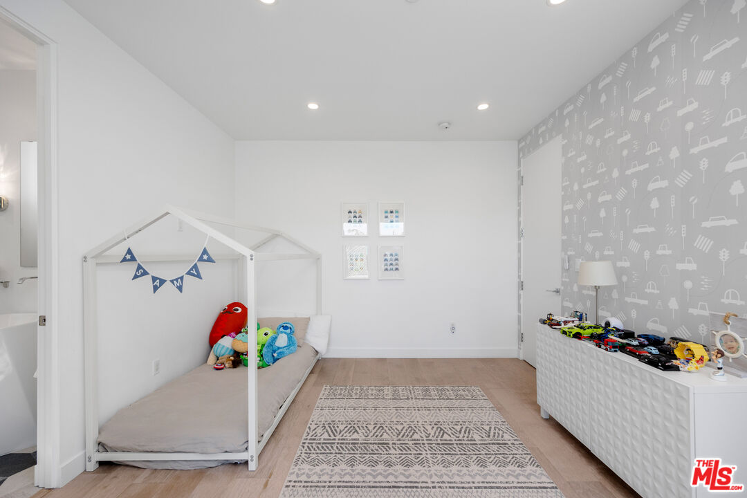 MLS #25562445 image #12