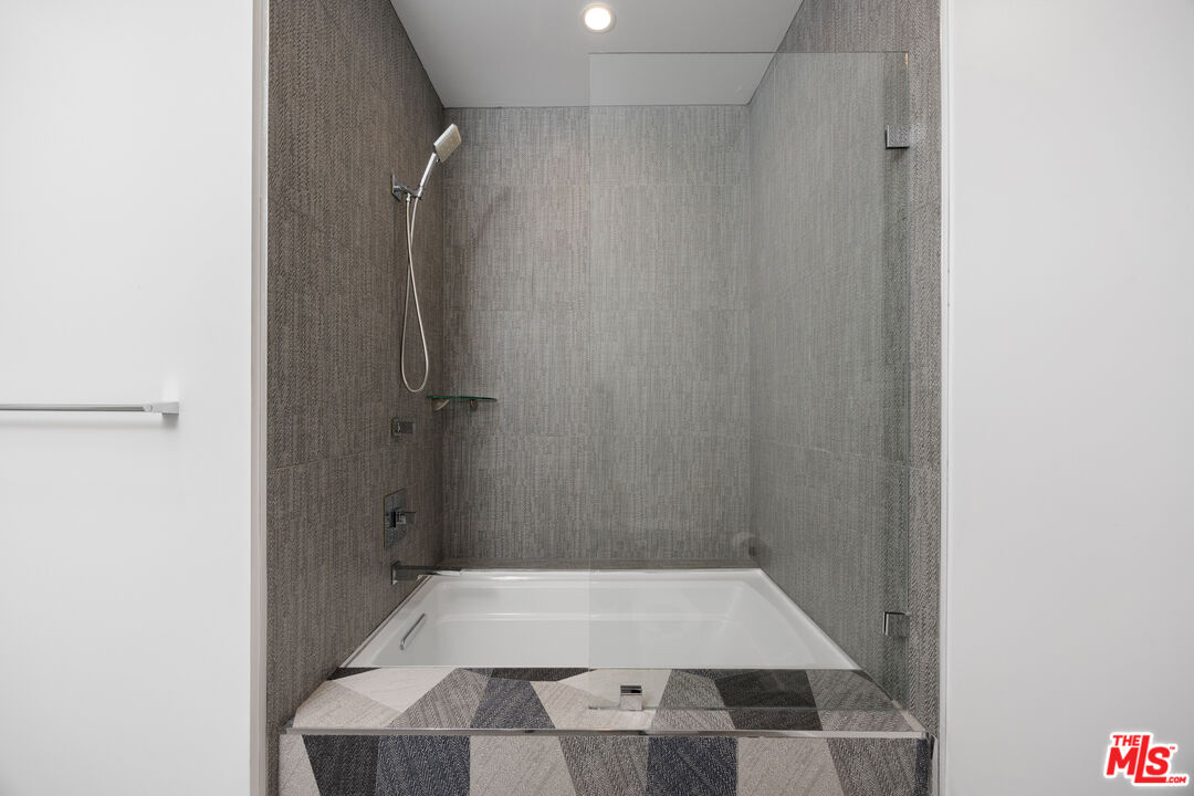 MLS #25562445 image #16