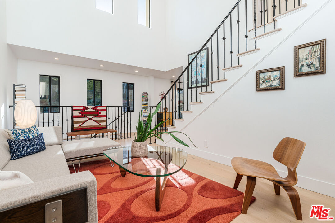 MLS #25562537 image #1