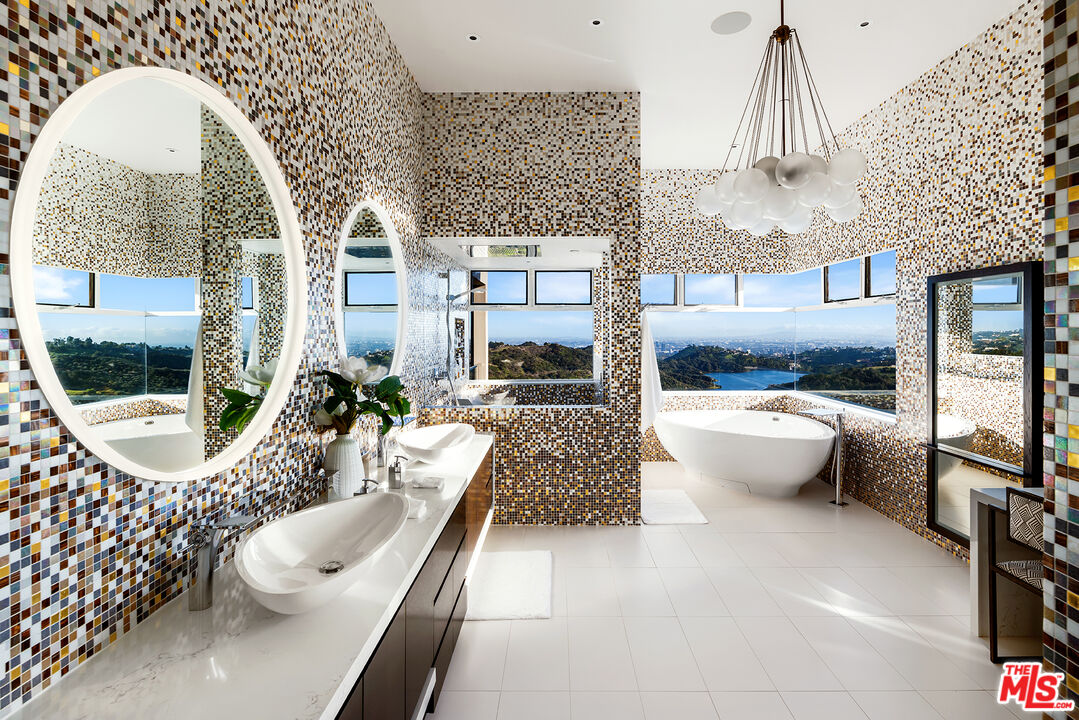 MLS #25562853 image #18