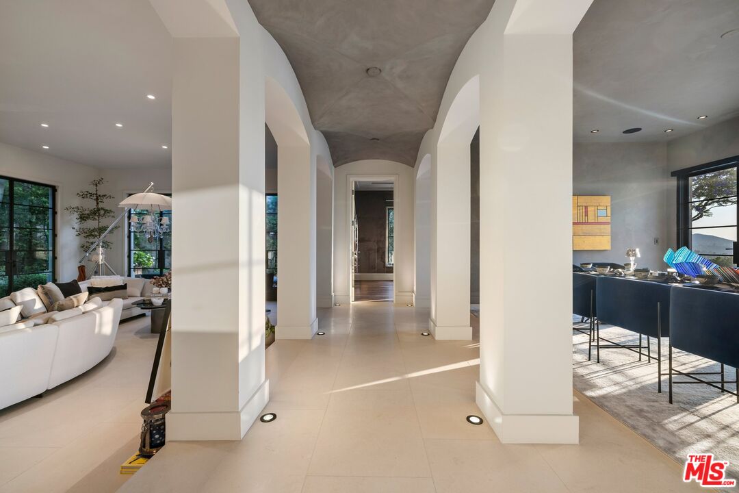 MLS #25562957 image #11