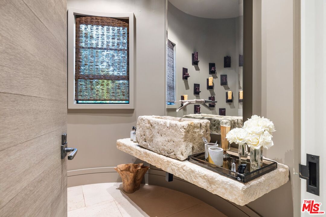 MLS #25562957 image #13