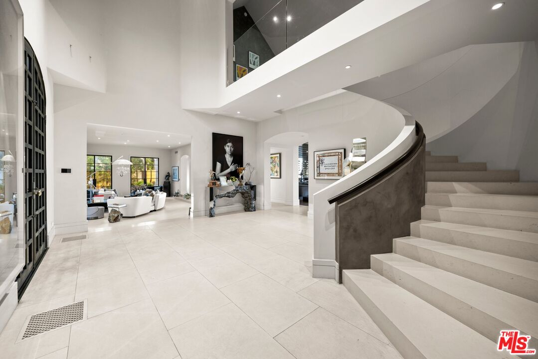 MLS #25562957 image #3