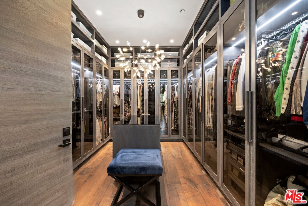 MLS #25562957 image #27