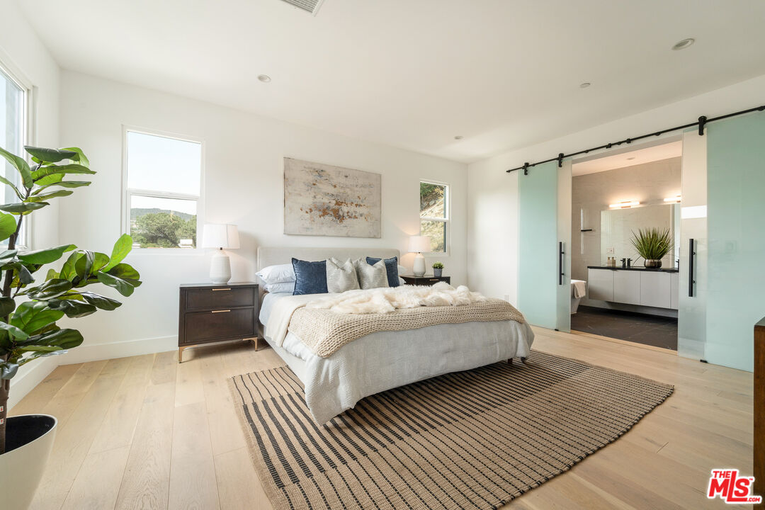 MLS #25563891 image #16