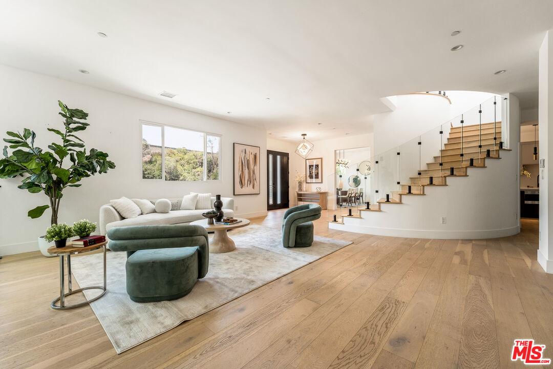 MLS #25563891 image #1