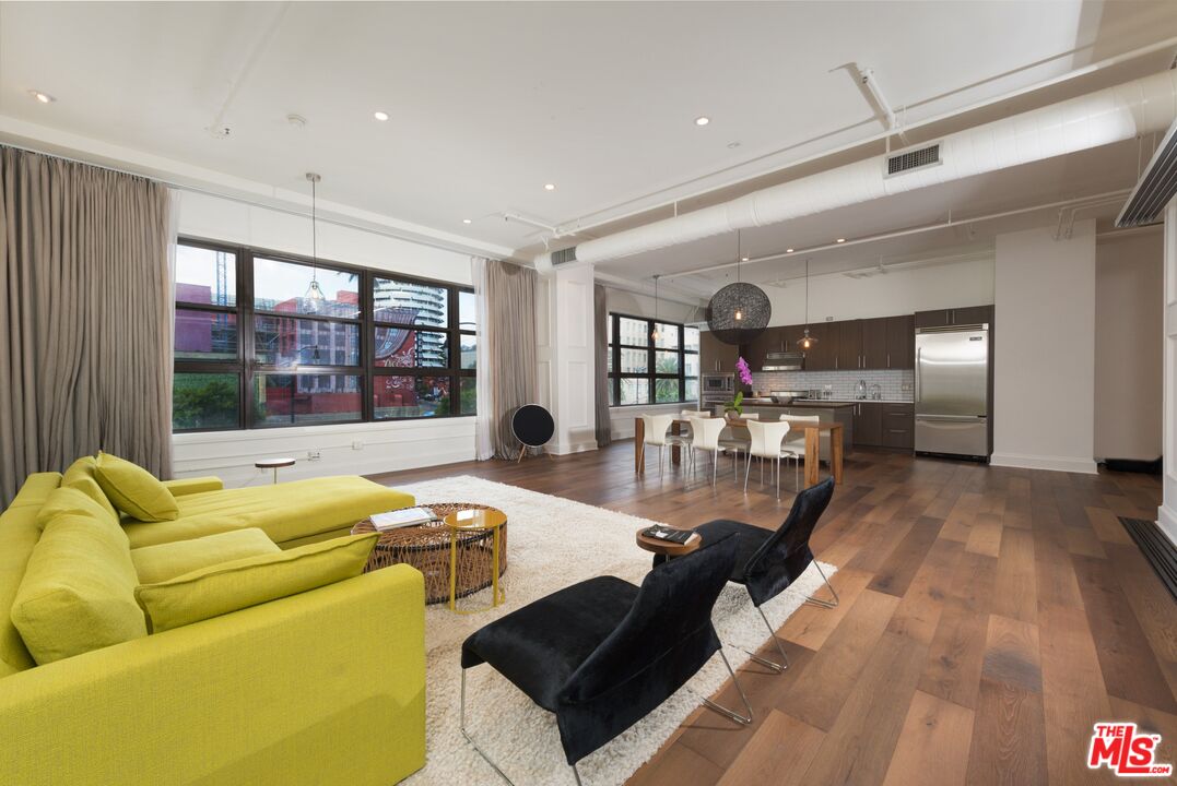 MLS #25565407 image #0