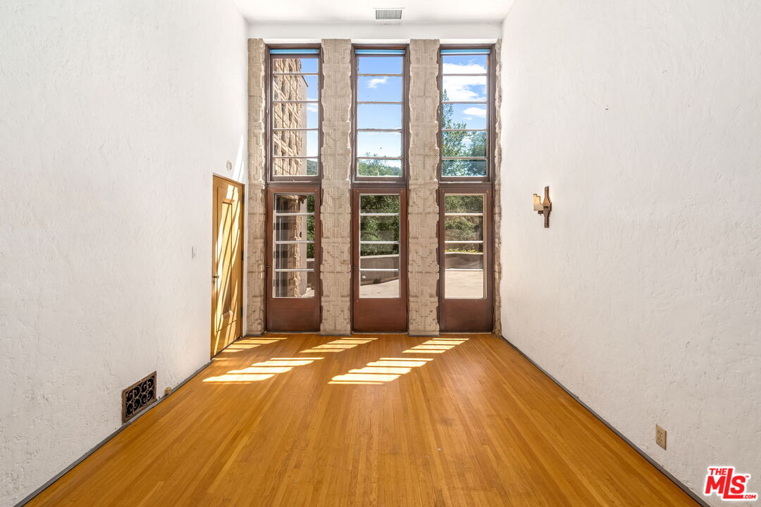 MLS #25565545 image #16