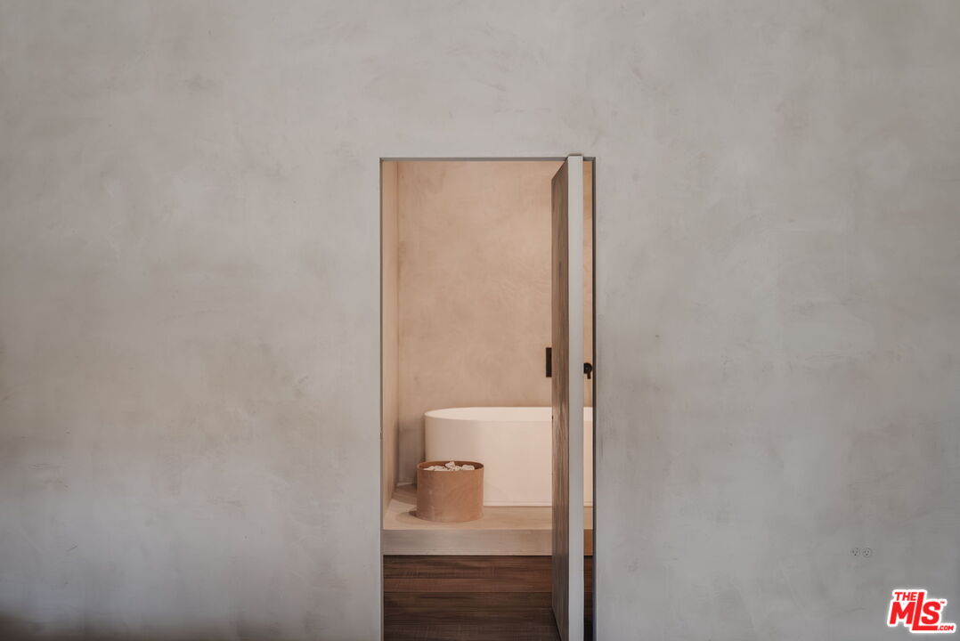 MLS #25565611 image #10