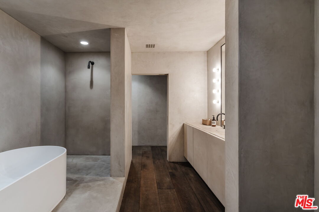 MLS #25565611 image #12