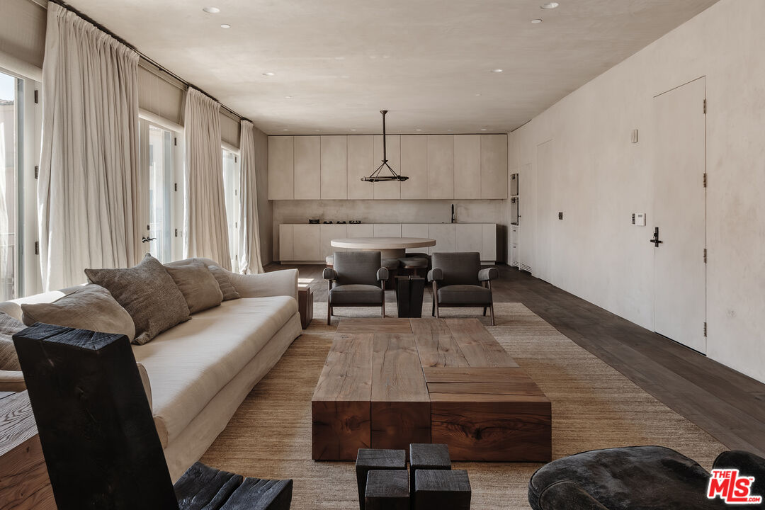 MLS #25565611 image #0