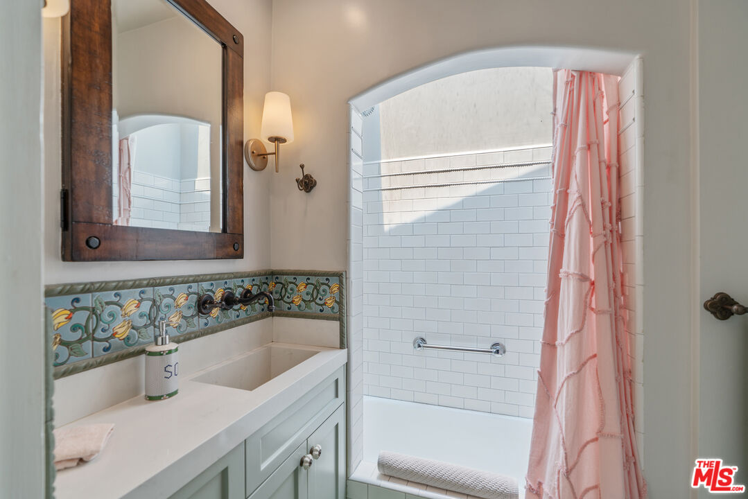 MLS #25566803 image #18