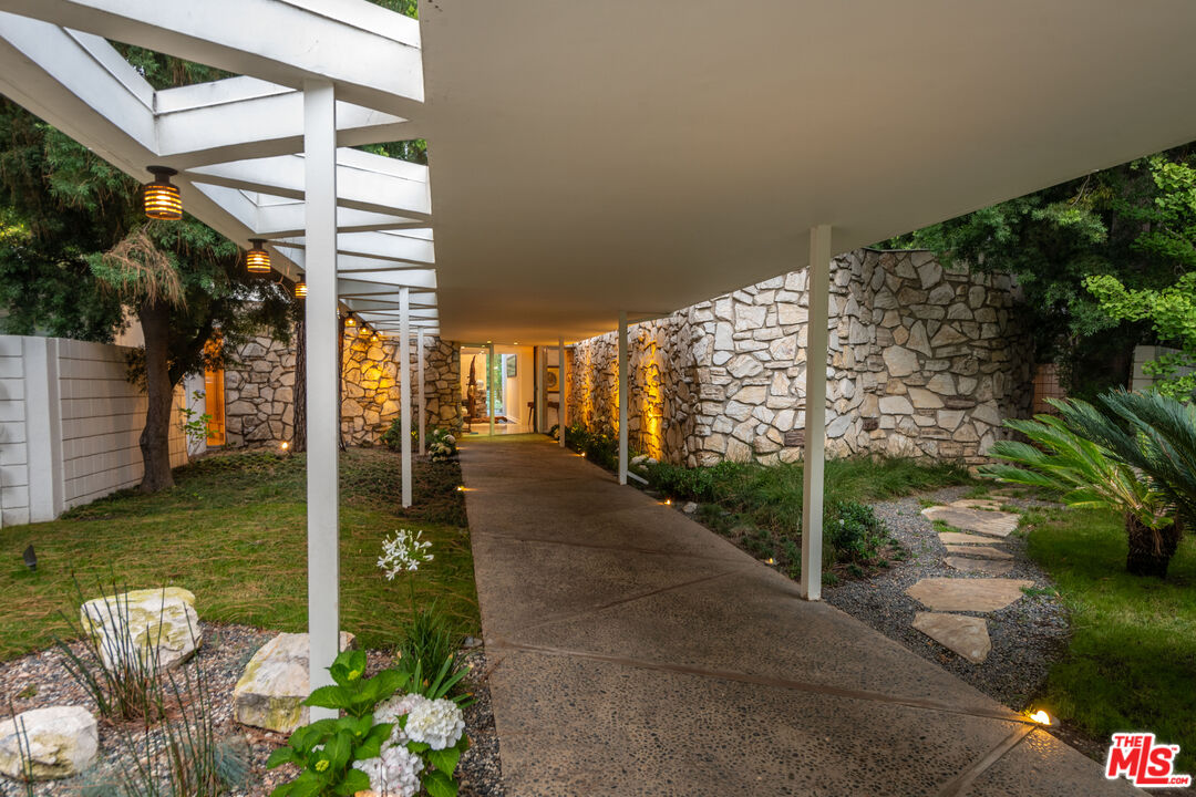 MLS #25566819 image #0