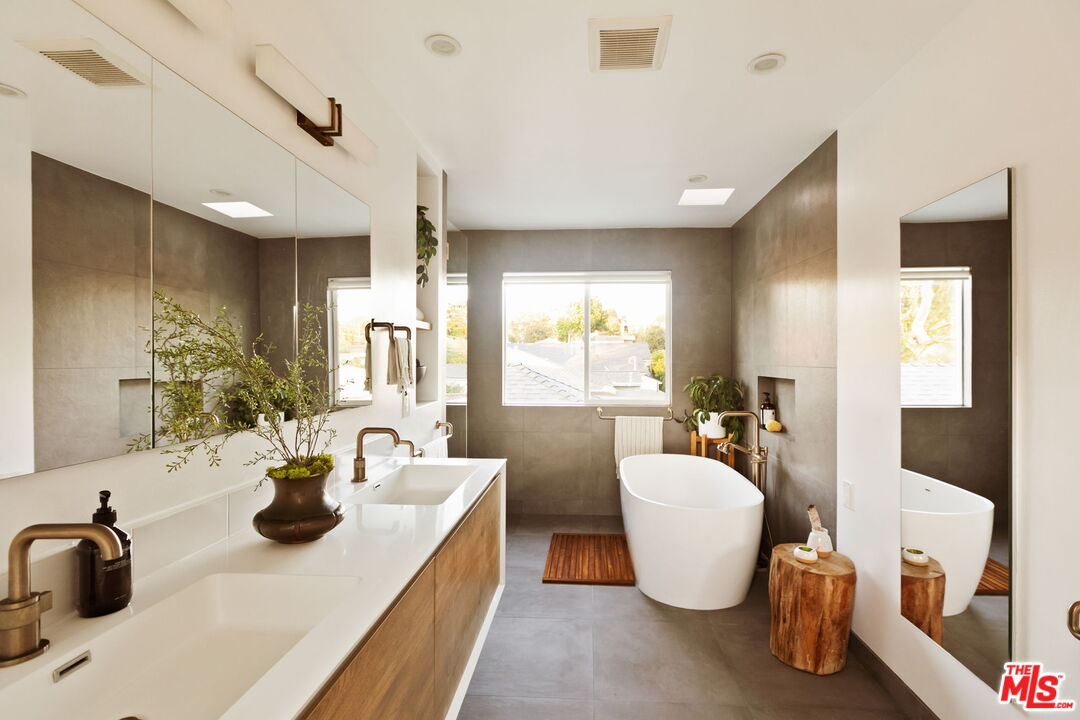 MLS #25566853 image #15