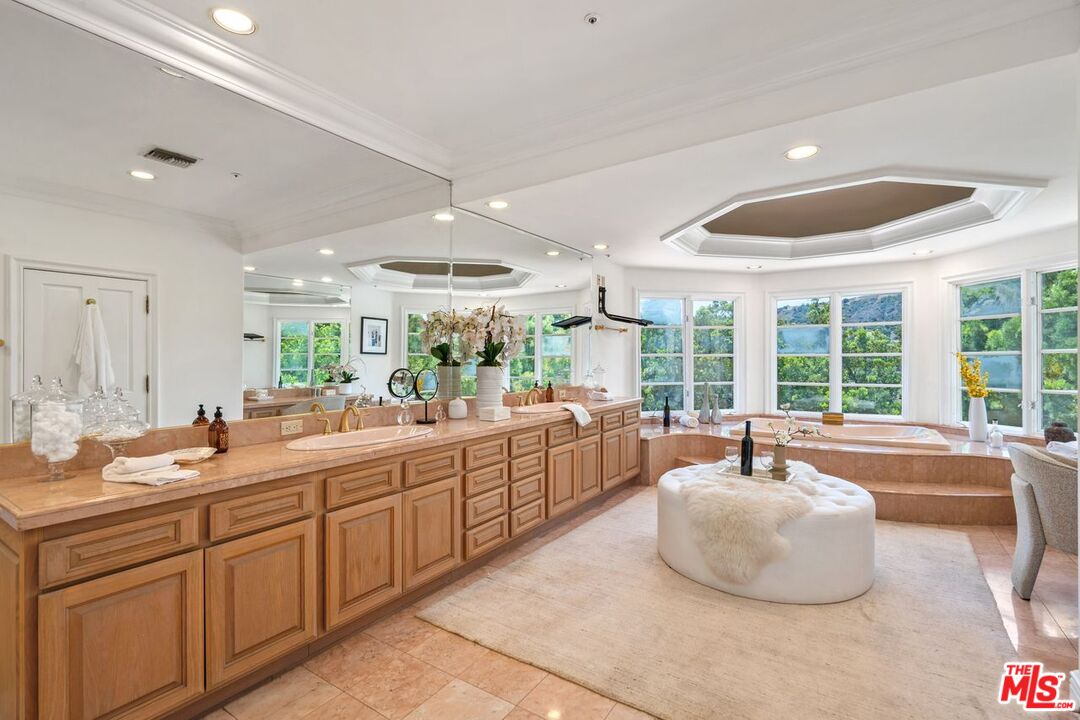 MLS #25566977 image #22