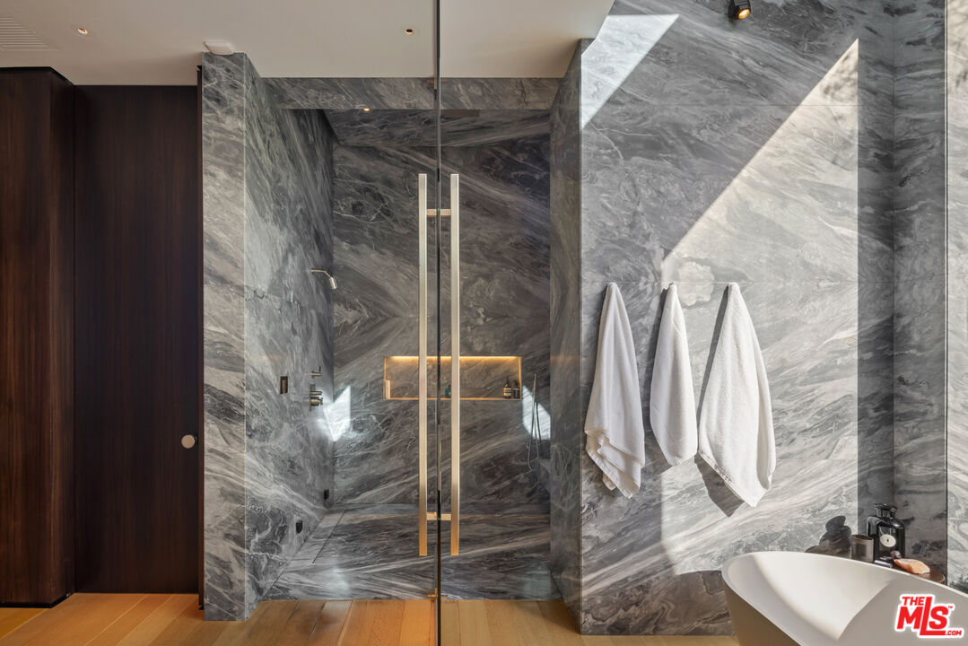 MLS #25567093 image #15