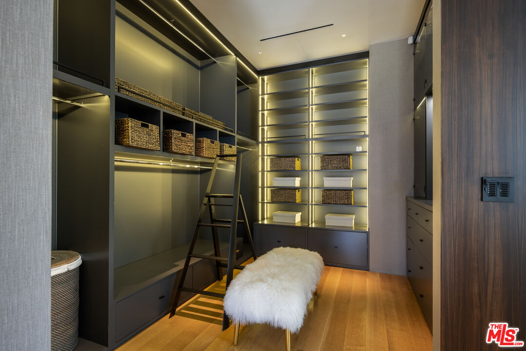 MLS #25567093 image #16