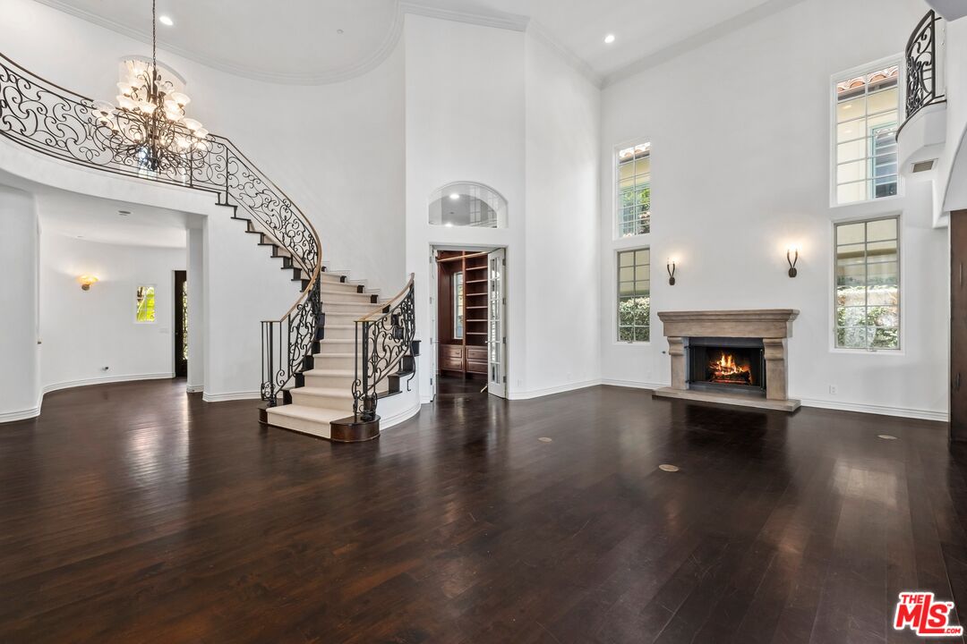 MLS #25567535 image #2