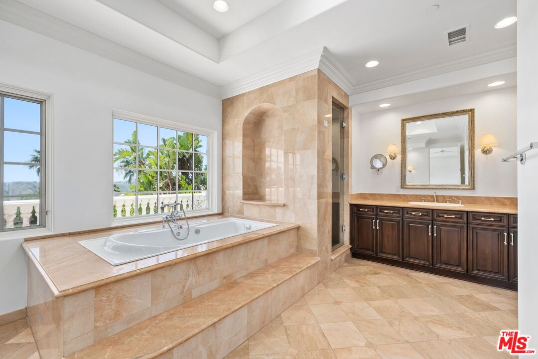 MLS #25567535 image #42