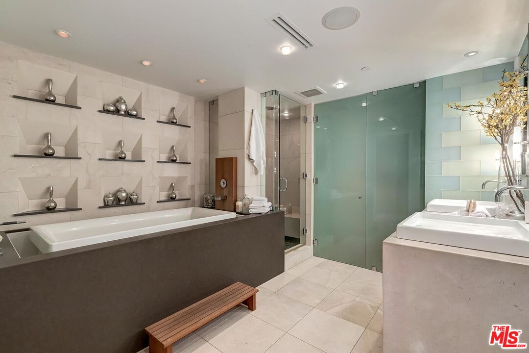 MLS #25568695 image #21