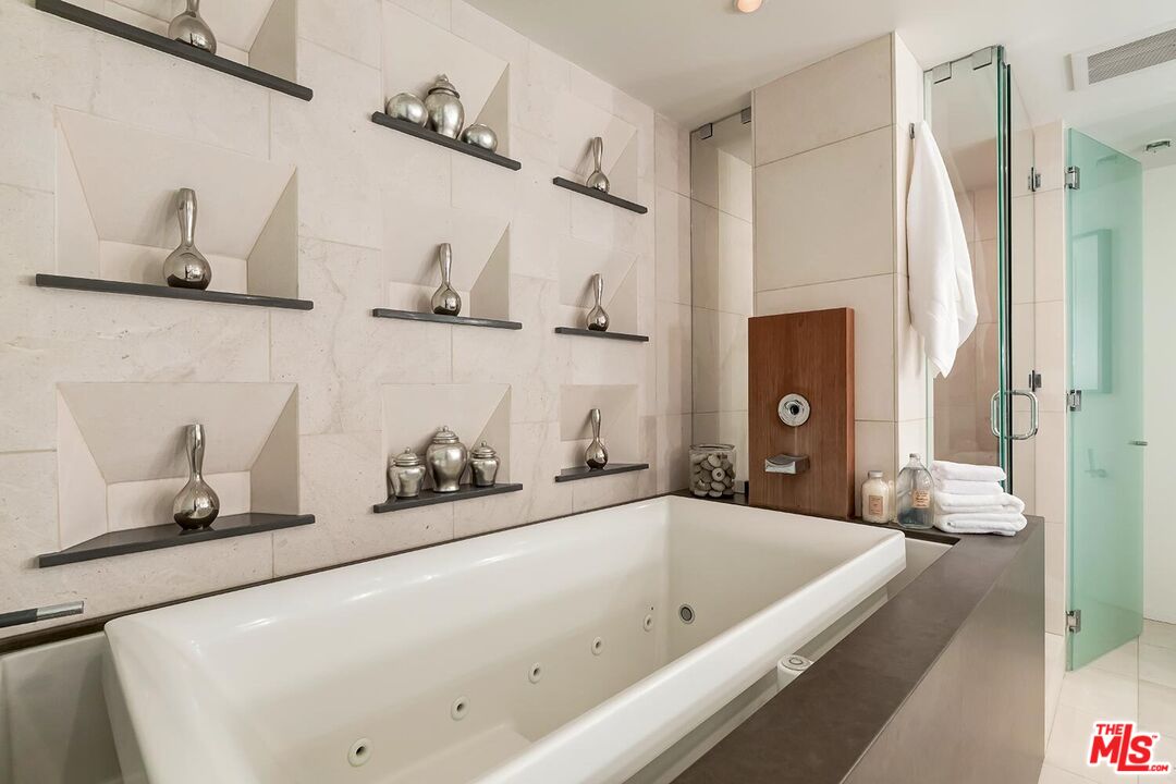 MLS #25568695 image #22