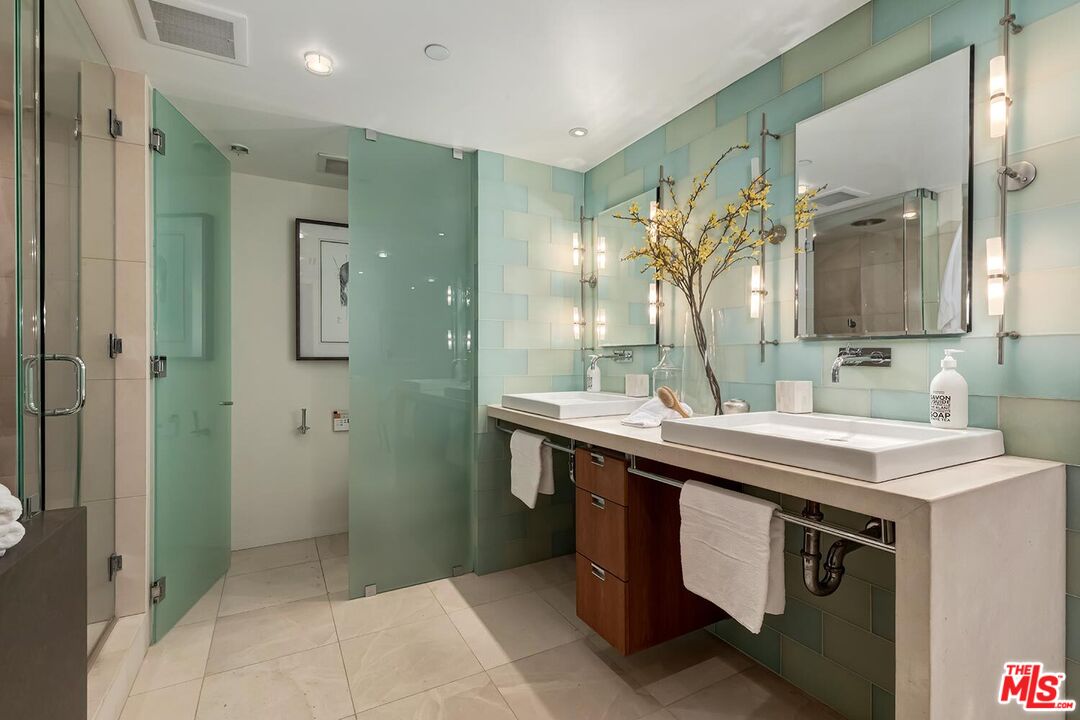 MLS #25568695 image #23