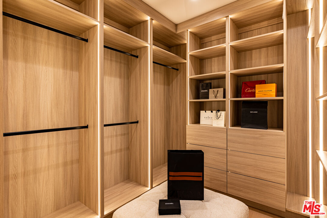 MLS #25568897 image #24