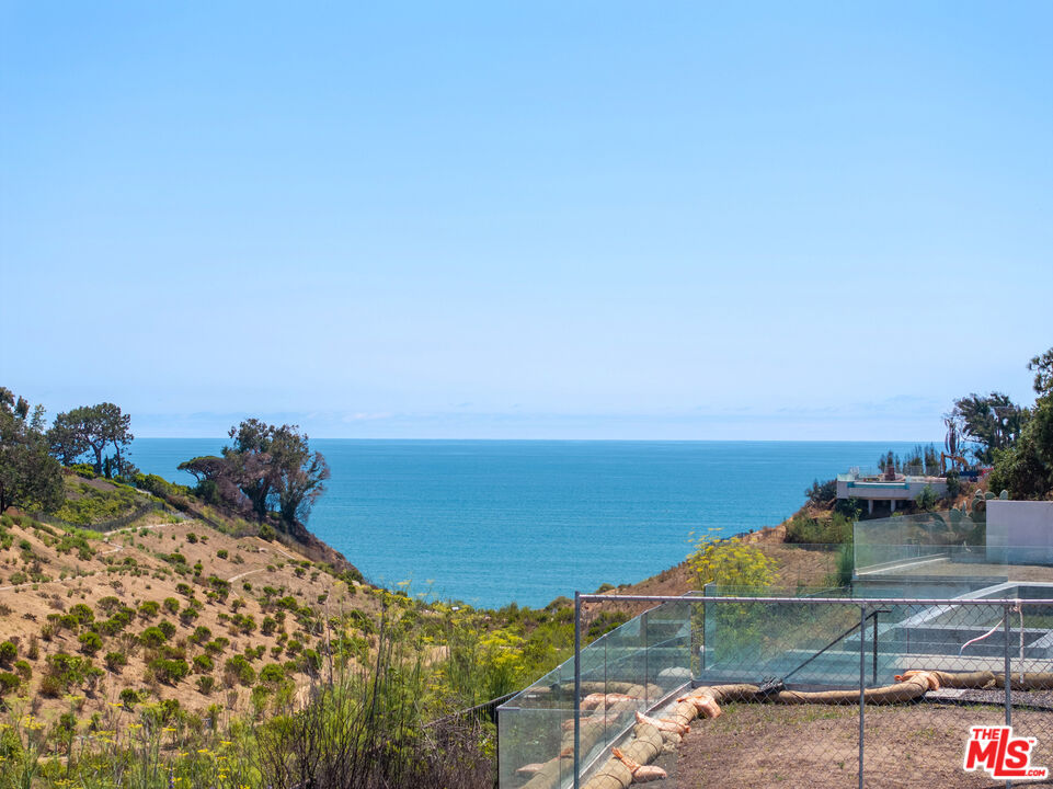 MLS #25569037 image #0