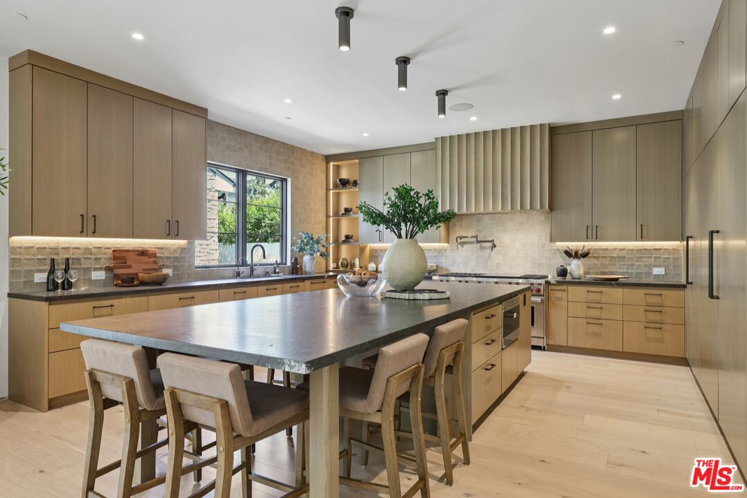 MLS #25569265 image #12