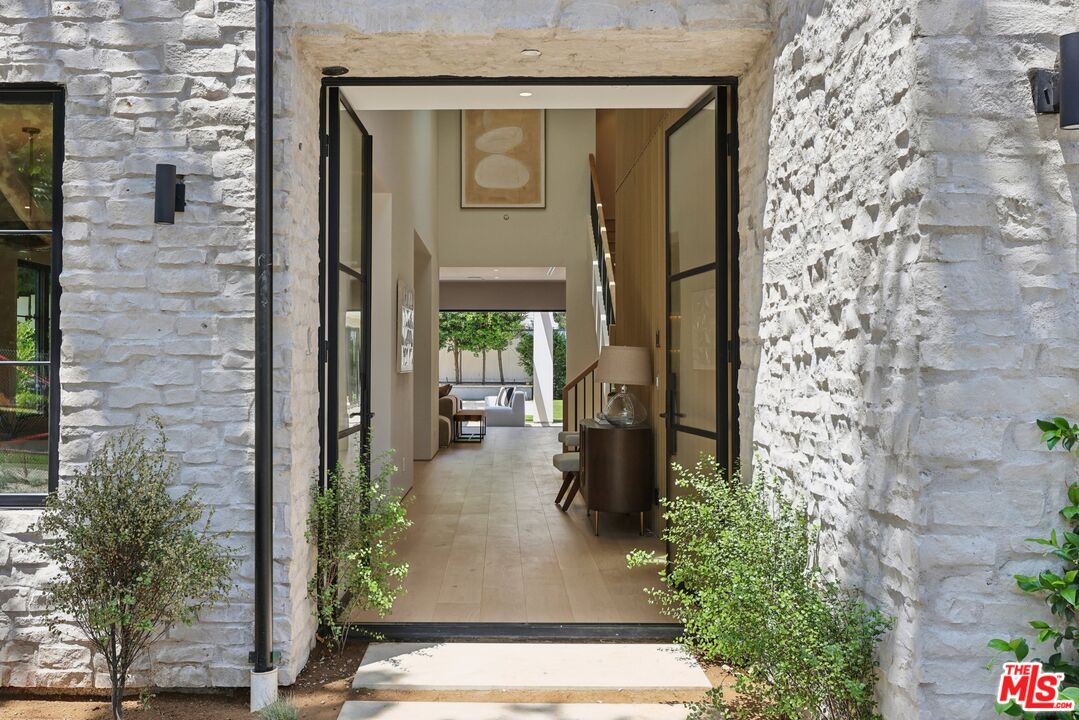 MLS #25569265 image #2