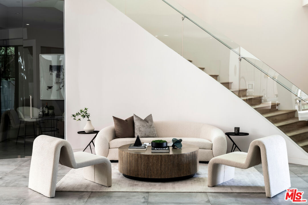 MLS #25569357 image #1