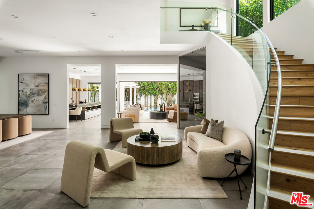 MLS #25569357 image #0