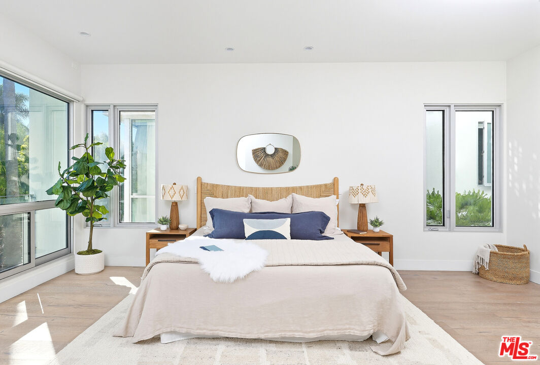 MLS #25569579 image #24