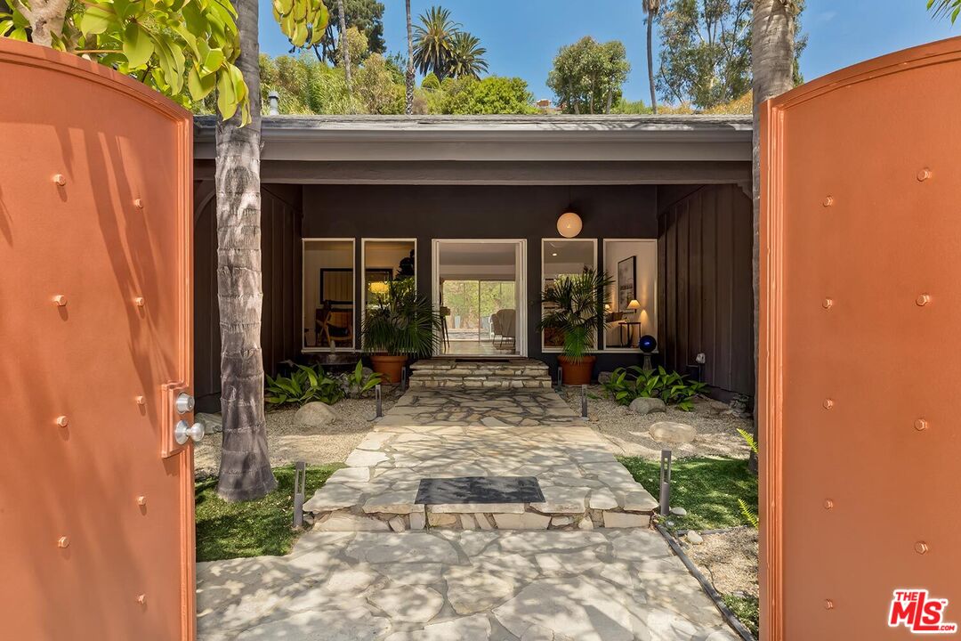 MLS #25569895 image #0