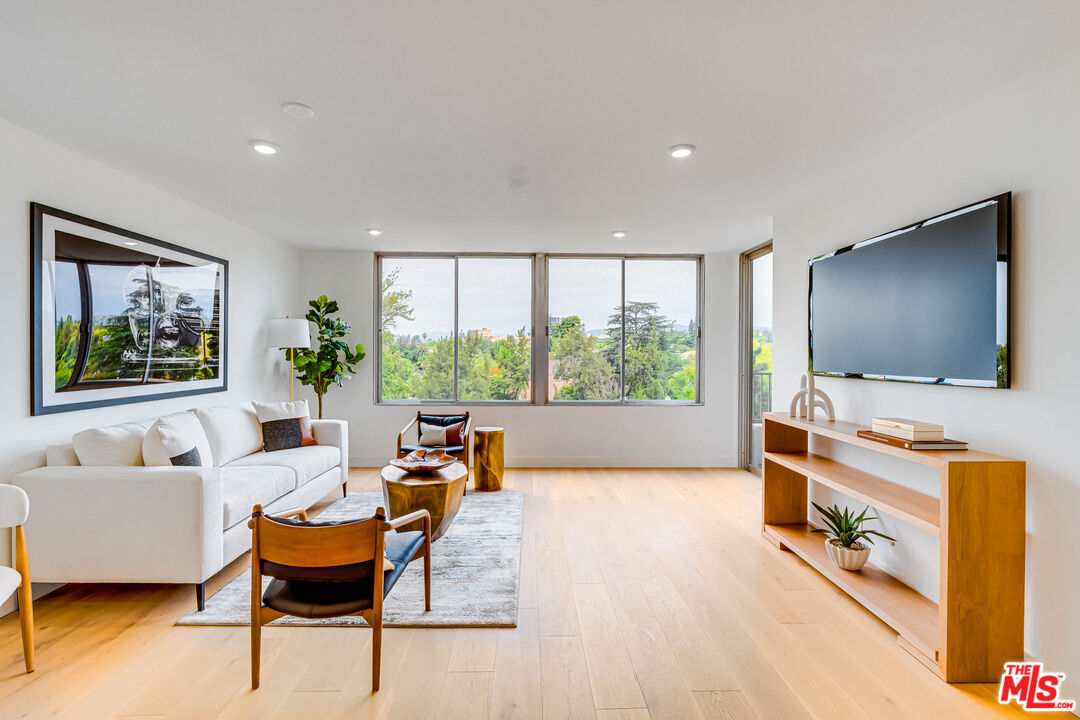 MLS #25570063 image #0