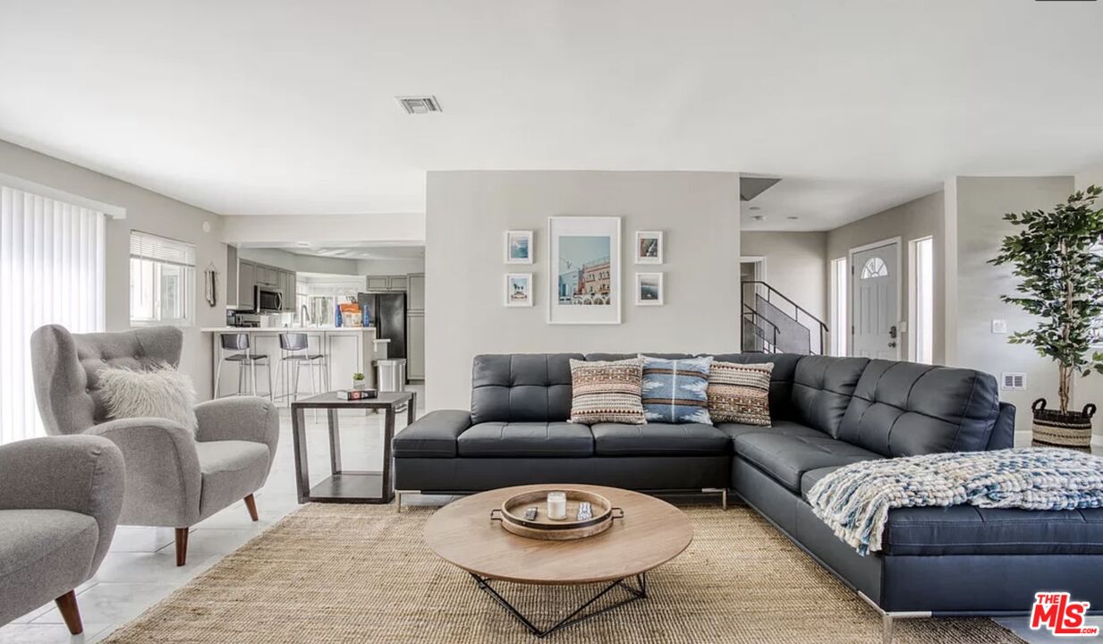 MLS #25570081 image #2