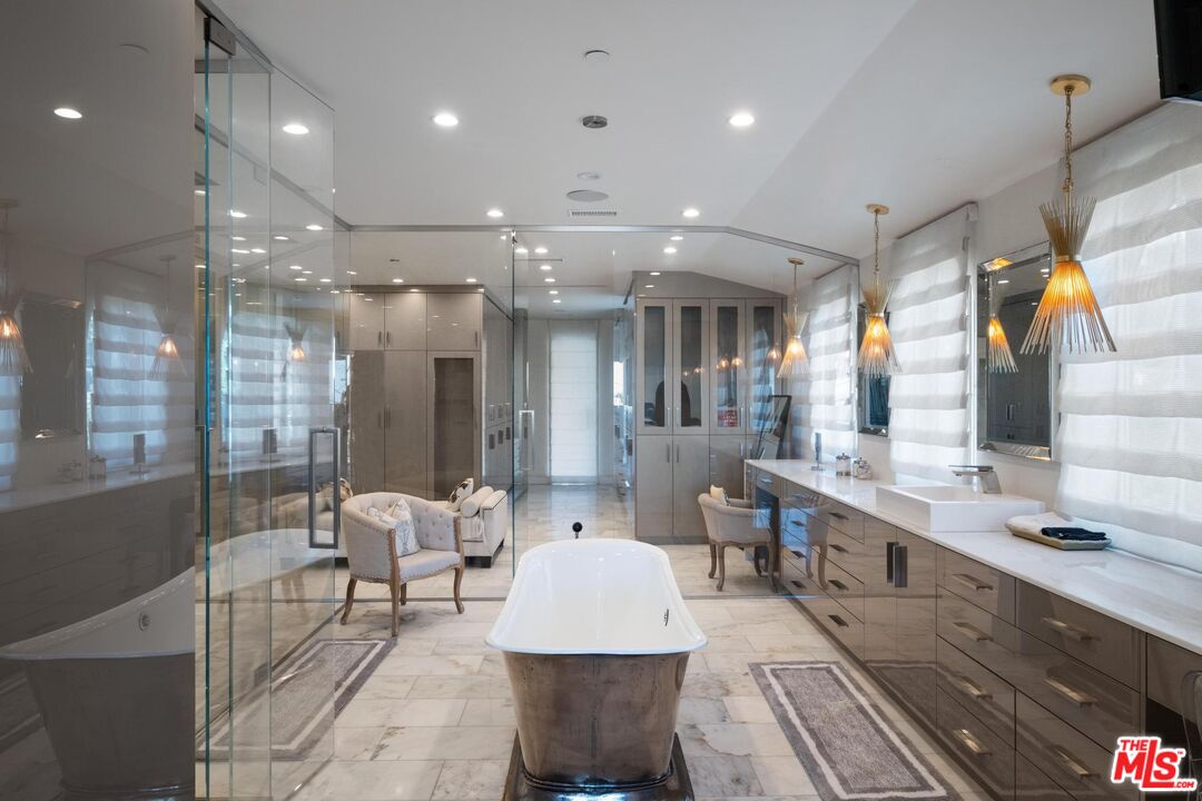 MLS #25570761 image #15