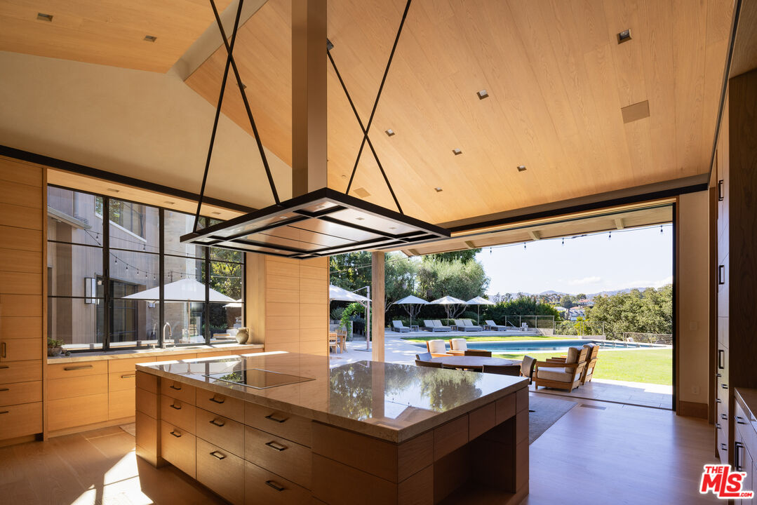 MLS #25570921 image #14