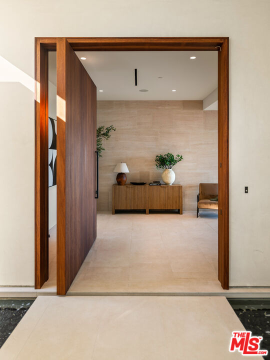 MLS #25570957 image #1