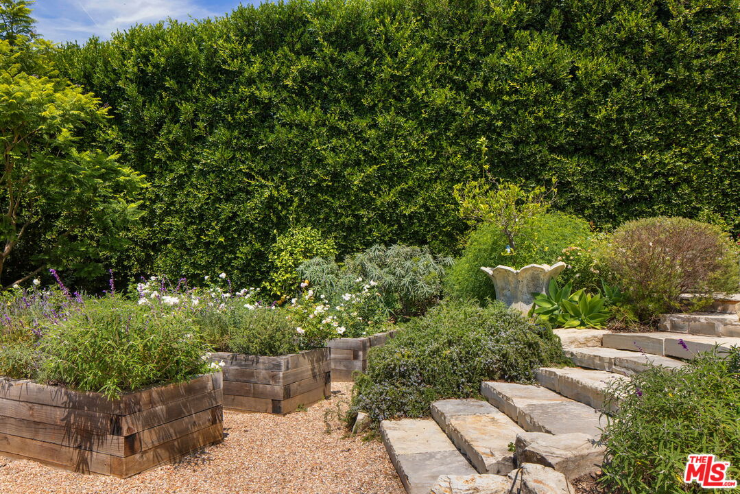 MLS #25571427 image #19