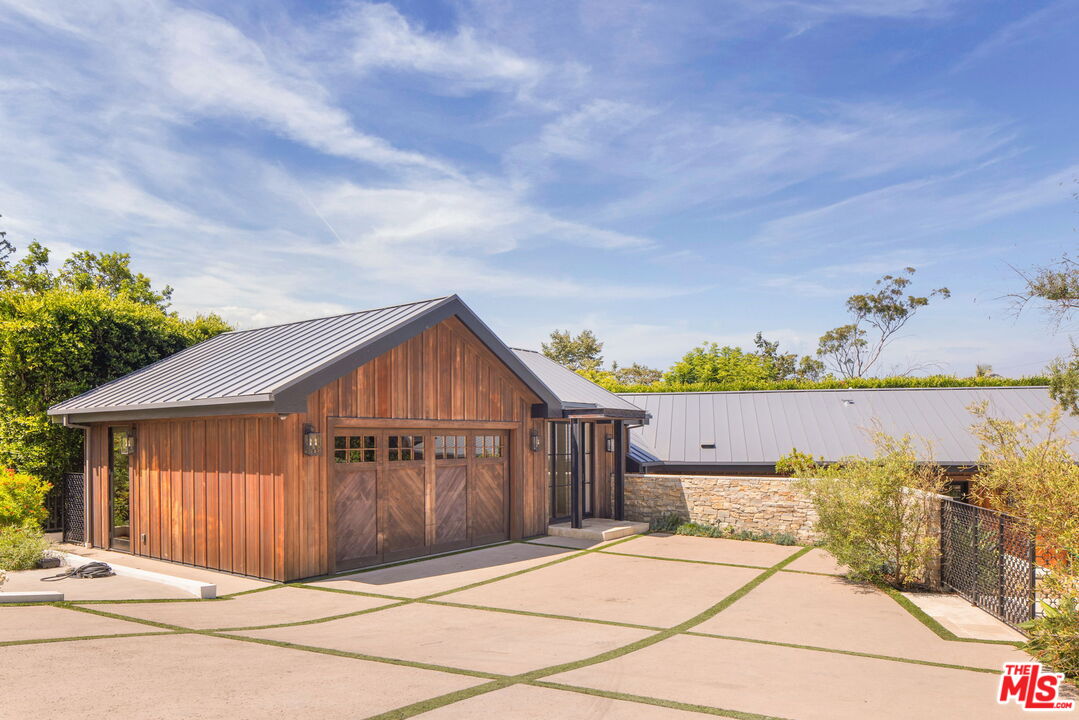 MLS #25571427 image #24