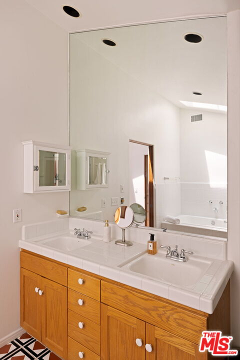 MLS #25571963 image #24