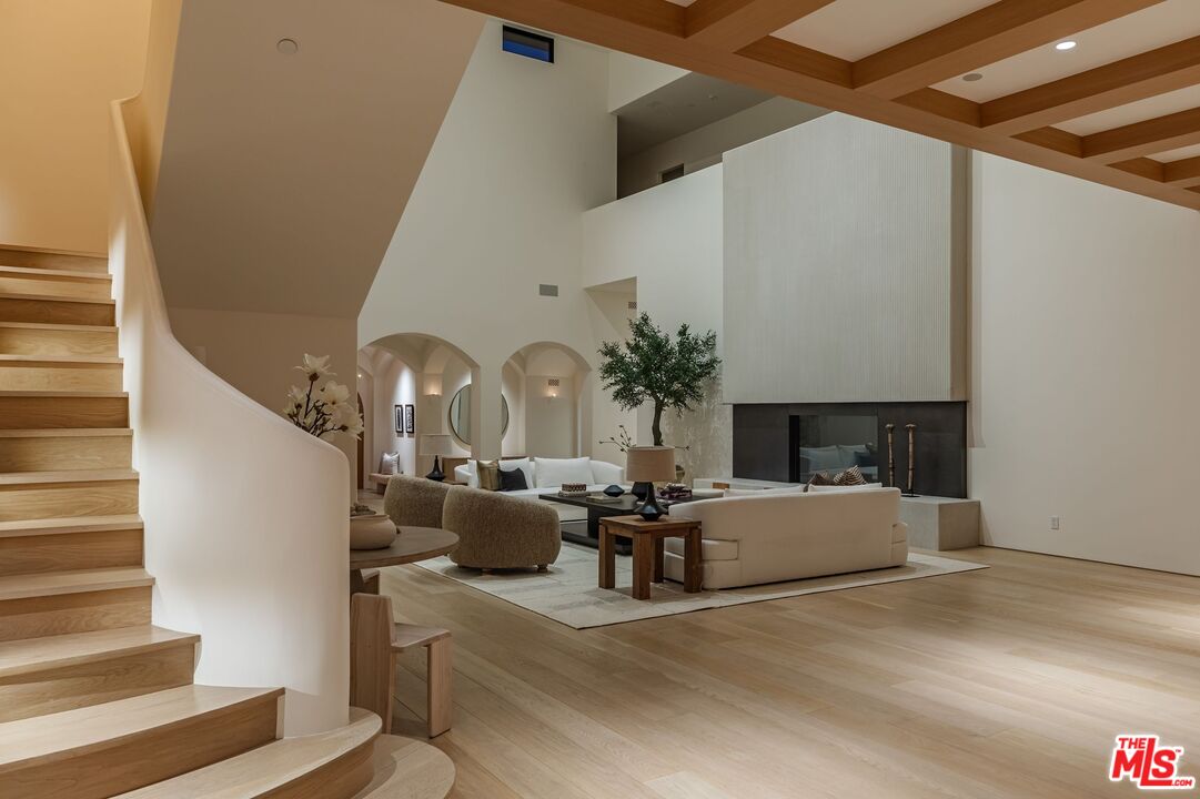 MLS #25572405 image #22