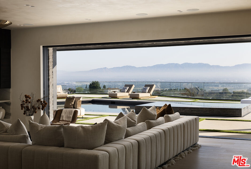 MLS #25573875 image #1