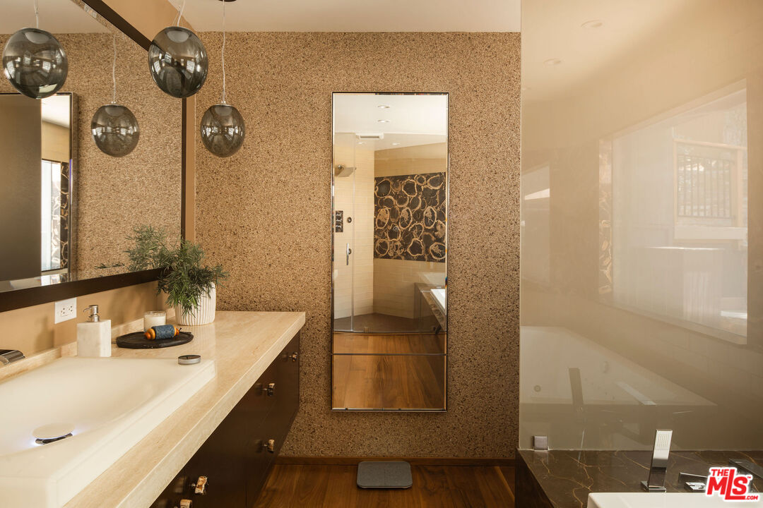 MLS #25575105 image #16