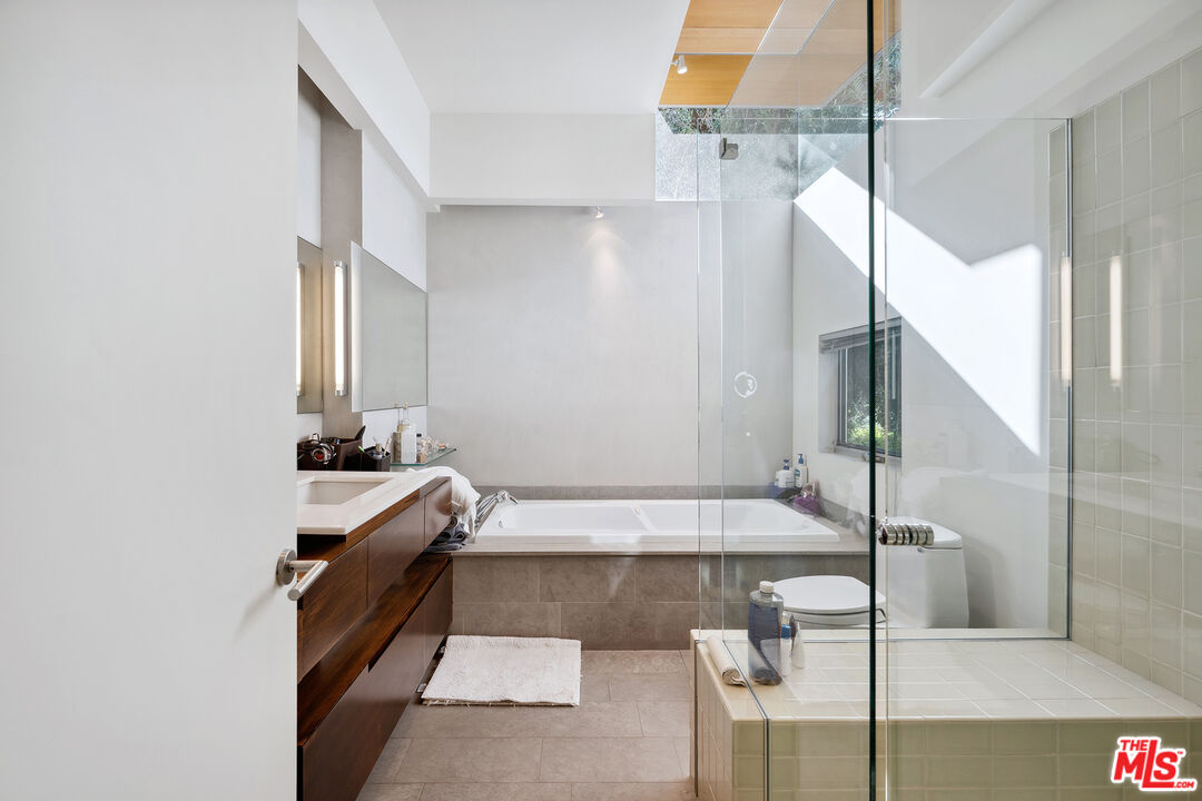 MLS #25575503 image #22