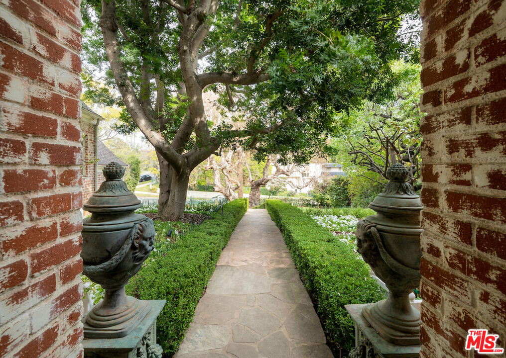 MLS #25575629 image #2