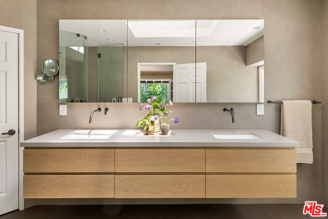 MLS #25575847 image #16