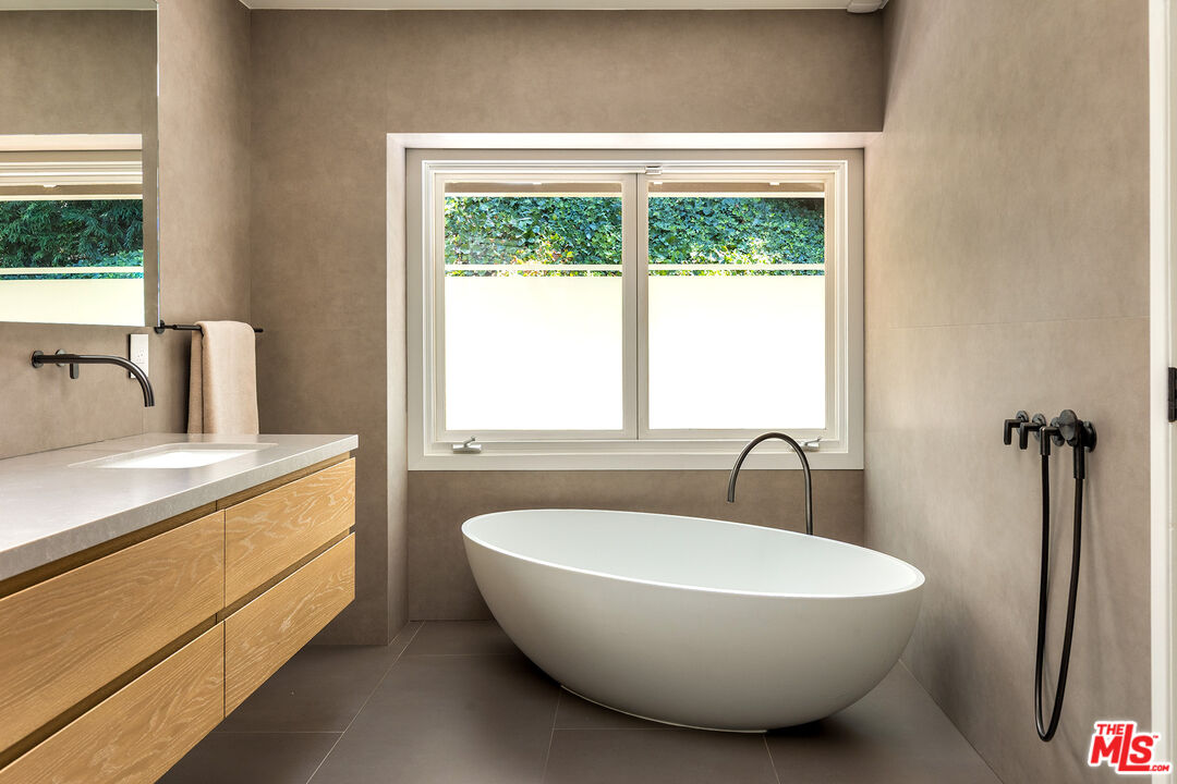 MLS #25575847 image #17